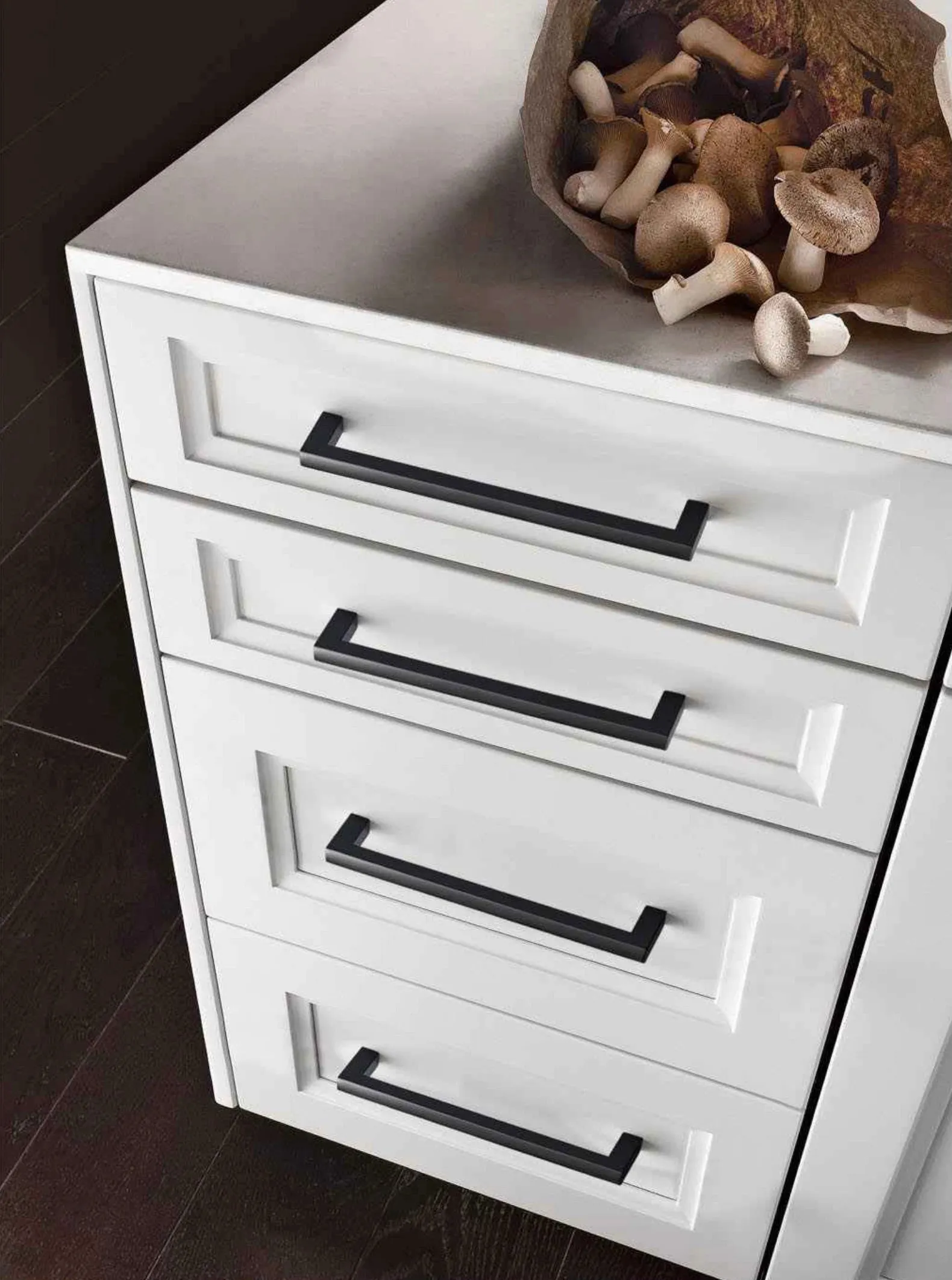 Diversa Matte Black 7-1/2" (192mm) Square Edge Solid Cabinet Bar Pull